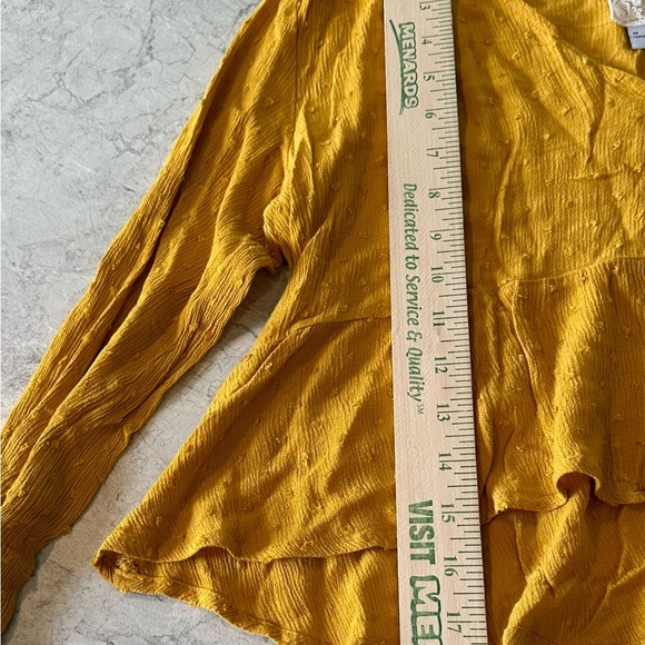 Women’s Sadie & Sage Crop Blouse Mustard Yellow Swiss Dot Ruffle Hem Size Medium - Picture 4 of 6